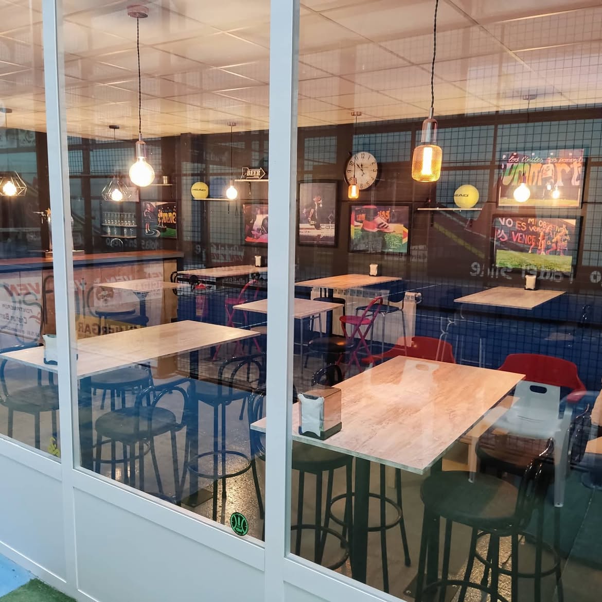 Zona del bar de Padel Slide, fotografía 7